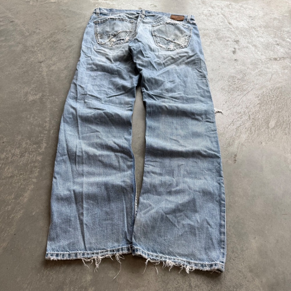 BKE Seth Bootcut Jeans Mens 34x32 Light Wash Distressed Frayed Denim 100% Cotton